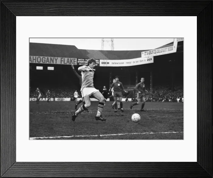 Framed Print : Colin Bell - Manchester City Framed Print : Colin Bell - Manchester City