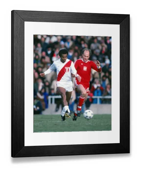 Framed Print : Perus Teofilo Cubillas and Polands Grzegorz Lato - 1978 World Cup Framed Print : Perus Teofilo Cubillas and Polands Grzegorz Lato - 1978 World Cup