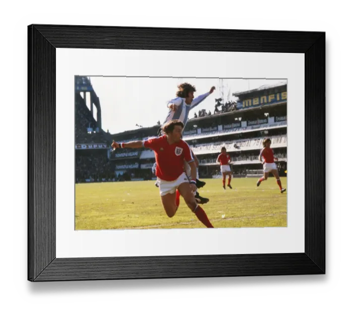 Framed Print : Stuart Pearson scores for England against Argentina in 1977 Framed Print : Stuart Pearson scores for England against Argentina in 1977