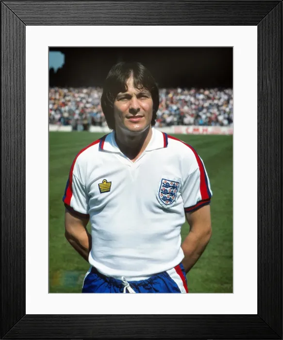 Framed Print : Englands Stuart Pearson - 1976 British Home Championship Framed Print : Englands Stuart Pearson - 1976 British Home Championship
