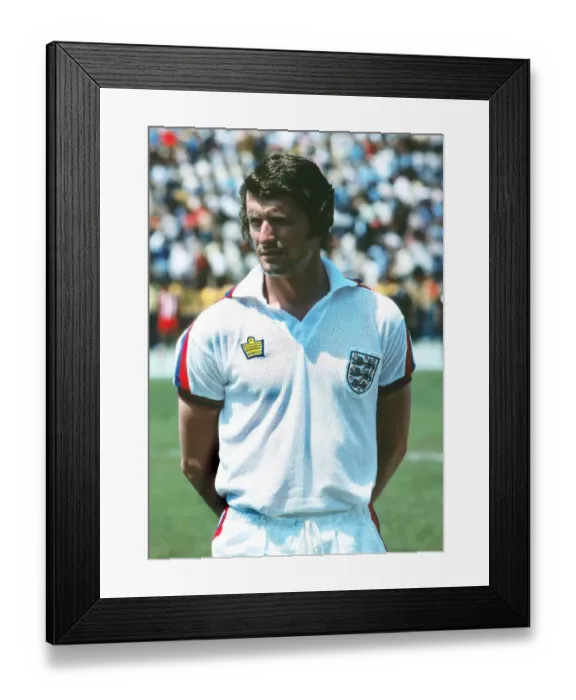Framed Print : Englands Mike Doyle - 1976 U. S. A. Bicentennial Cup Tournament