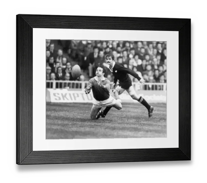 Framed Print : Wales Terry Holmes passes against the All Blacks in 1978 Framed Print : Wales Terry Holmes passes against the All Blacks in 1978