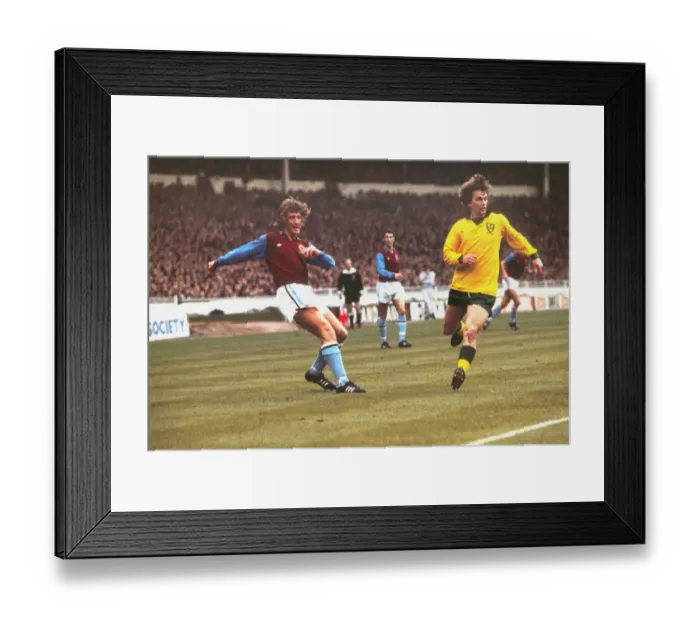 Framed Print : 1975 Lge Cup Final: A Villa 1 Norwich 0 Framed Print : 1975 Lge Cup Final: A Villa 1 Norwich 0