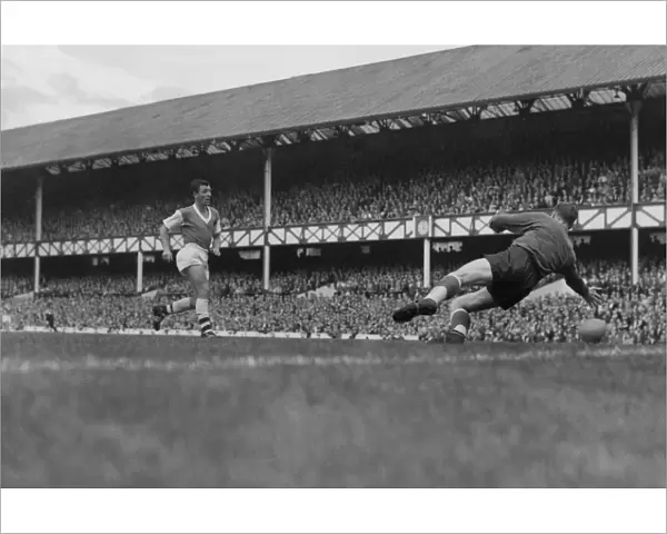 Arsenals David Herd scores at Goodison Park in 1958