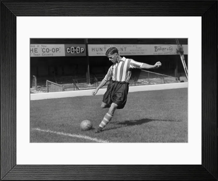 Framed Print : Bryn Elliott - Southampton Framed Print : Bryn Elliott - Southampton