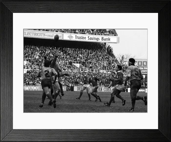 Framed Print : Ireland take on France - 1985 Five Nations Framed Print : Ireland take on France - 1985 Five Nations