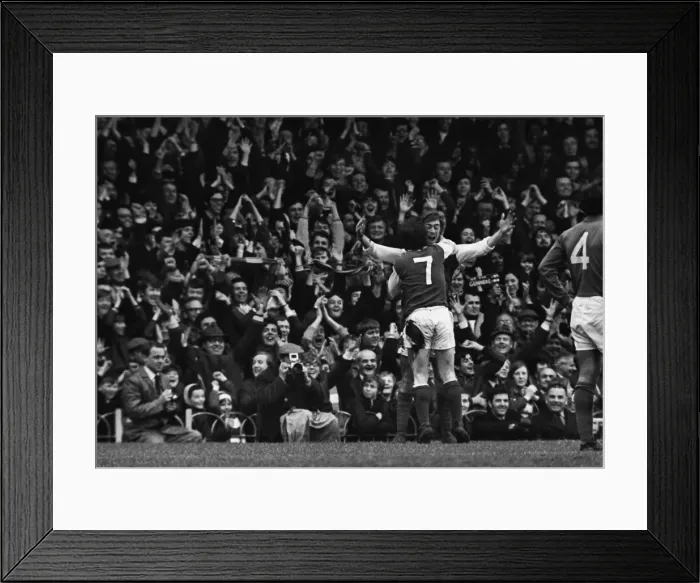 Framed Print : Charlie George celebrates a goal for Arsenal Framed Print : Charlie George celebrates a goal for Arsenal