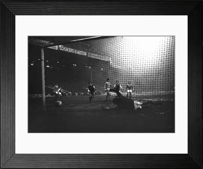 Framed Print : Charlie George scores for Arsenal in the 1971 FA Cup Framed Print : Charlie George scores for Arsenal in the 1971 FA Cup