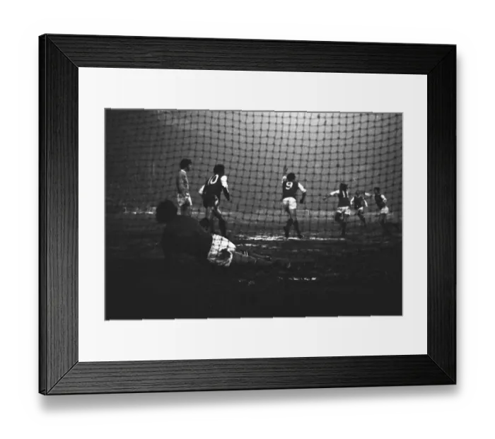 Framed Print : Charlie George scores for Arsenal in the 1971 FA Cup Framed Print : Charlie George scores for Arsenal in the 1971 FA Cup