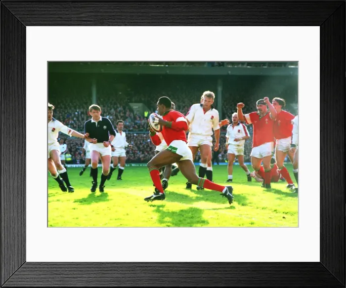 Framed Print : Nigel Walker scores for Wales - 1994 Five Nations Framed Print : Nigel Walker scores for Wales - 1994 Five Nations