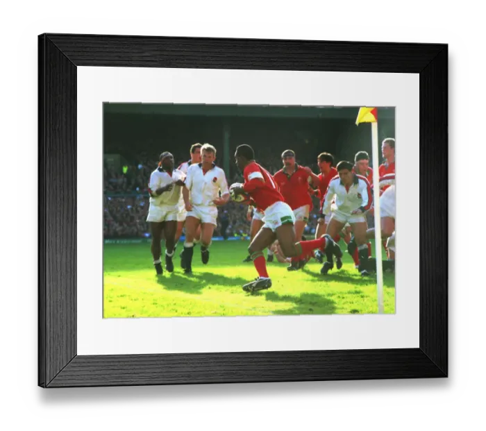 Framed Print : Nigel Walker scores for Wales - 1994 Five Nations Framed Print : Nigel Walker scores for Wales - 1994 Five Nations