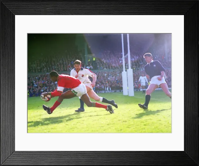Framed Print : Nigel Walker scores for Wales - 1994 Five Nations Framed Print : Nigel Walker scores for Wales - 1994 Five Nations