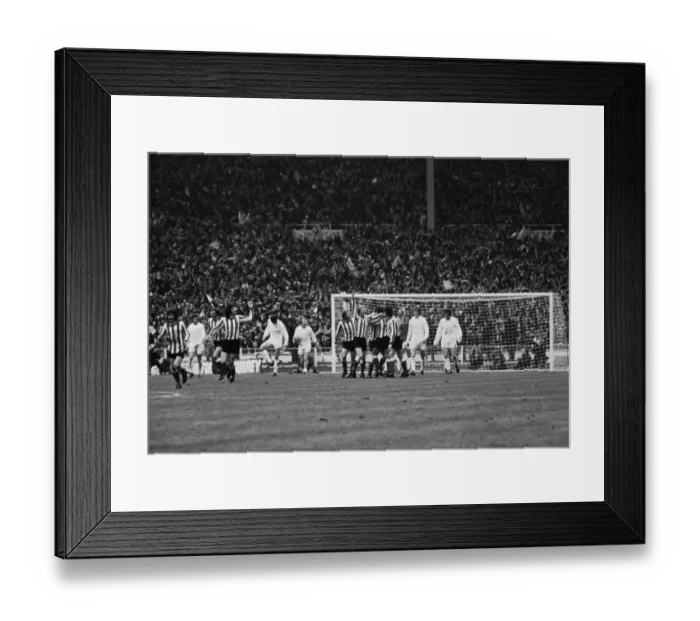 Framed Print : 1973 FA Cup Final: Sunderland 1 Leeds Utd 0 Framed Print : 1973 FA Cup Final: Sunderland 1 Leeds Utd 0