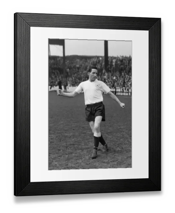 Framed Print : Dave Mackay - Tottenham Hotspur Framed Print : Dave Mackay - Tottenham Hotspur