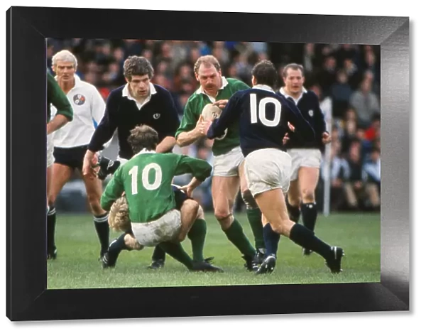 Irelands Nigel Carr runs against Scotland - 1987 Five Nations