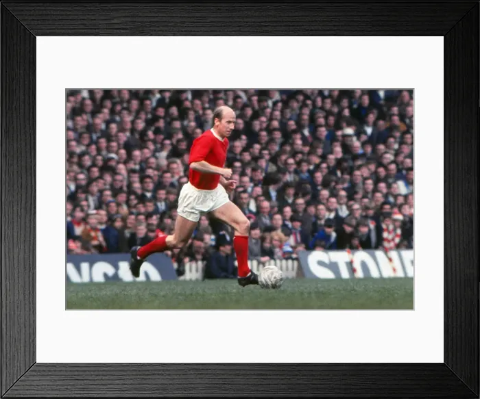 Framed Print : Bobby Charlton - Manchester United Framed Print : Bobby Charlton - Manchester United