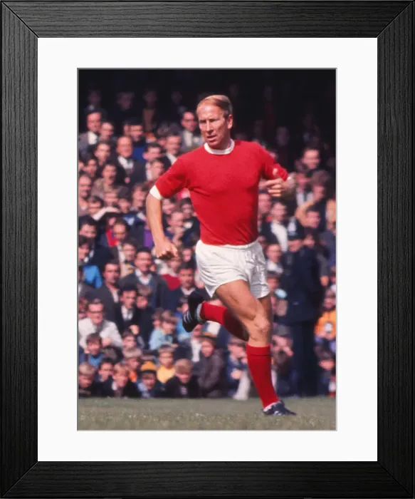 Framed Print : Bobby Charlton - Manchester United Framed Print : Bobby Charlton - Manchester United