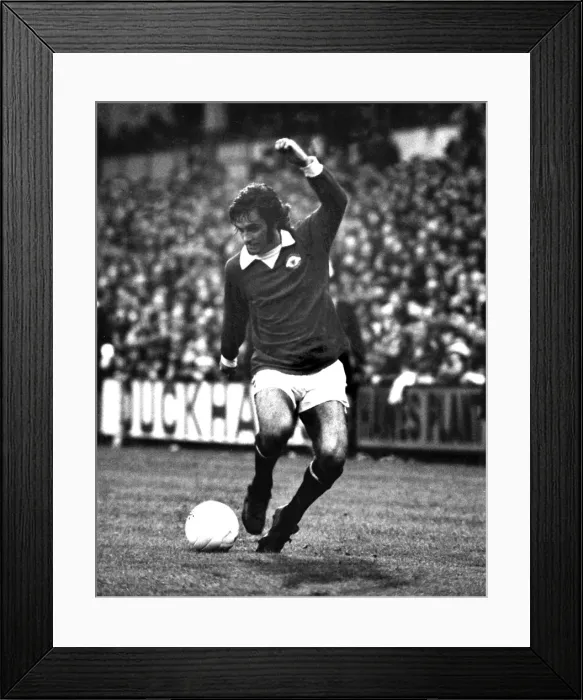 Framed Print : George Best - Manchester United Framed Print : George Best - Manchester United
