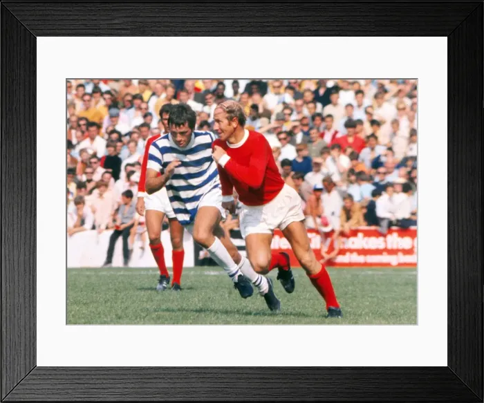 Framed Print : Bobby Charlton - Manchester United Framed Print : Bobby Charlton - Manchester United