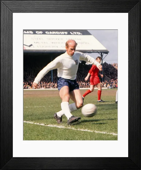 Framed Print : Bobby Charlton - England Framed Print : Bobby Charlton - England