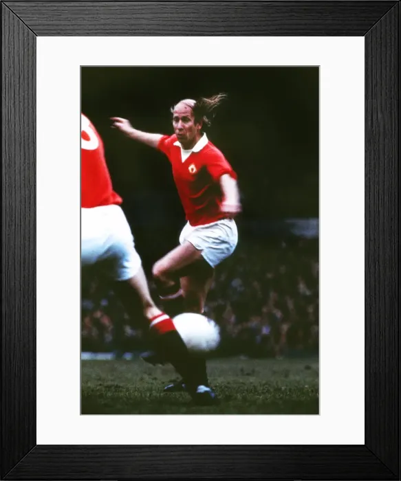 Framed Print : Bobby Charlton - Manchester United Framed Print : Bobby Charlton - Manchester United