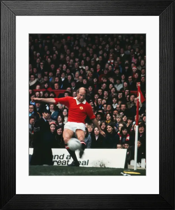 Framed Print : Bobby Charlton - Manchester United Framed Print : Bobby Charlton - Manchester United