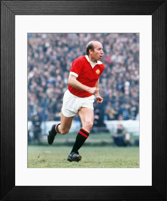 Framed Print : Bobby Charlton - Manchester United Framed Print : Bobby Charlton - Manchester United
