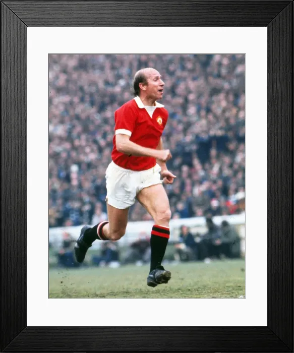 Framed Print : Bobby Charlton - Manchester United Framed Print : Bobby Charlton - Manchester United