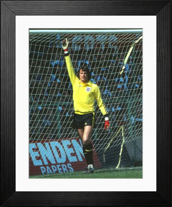 Framed Print : Englands Ray Clemence - 1980 British Home Championship Framed Print : Englands Ray Clemence - 1980 British Home Championship