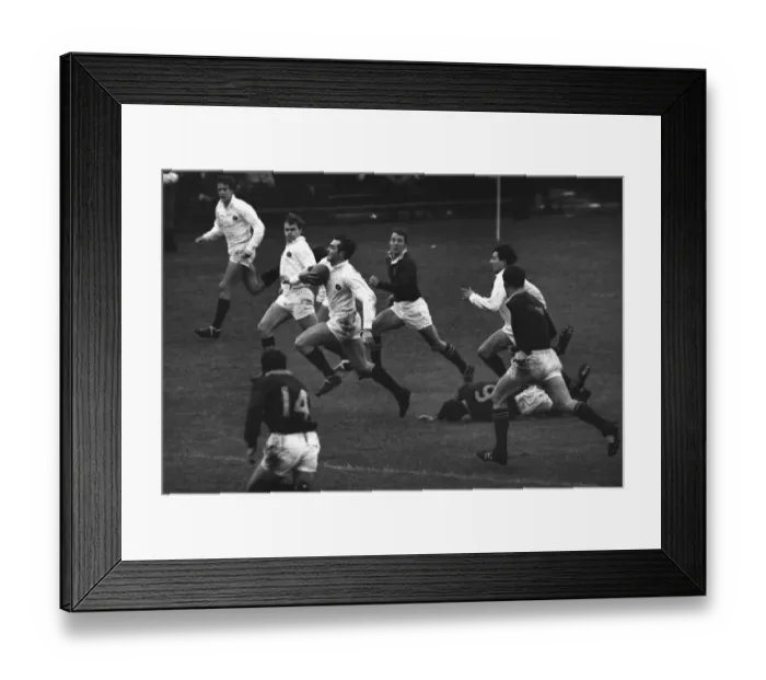 Framed Print : Scotlands John Frame makes the break for the match-winning try against South Africa in 1969 Framed Print : Scotlands John Frame makes the break for the match-winning try against South Africa in 1969