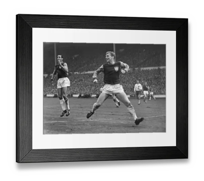Framed Print : West Hams Bobby Moore - 1964 FA Cup Final Framed Print : West Hams Bobby Moore - 1964 FA Cup Final