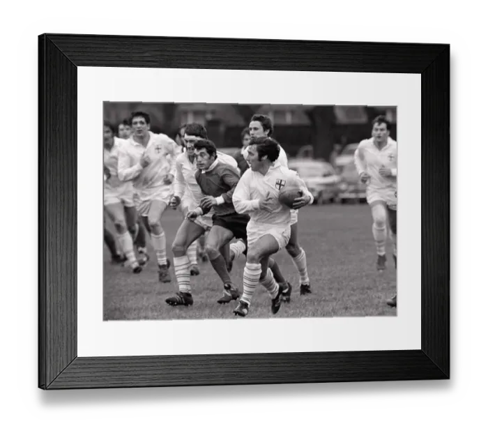 Framed Print : Nigel Starmer-Smith makes a break for London against Paris in 1970 Framed Print : Nigel Starmer-Smith makes a break for London against Paris in 1970