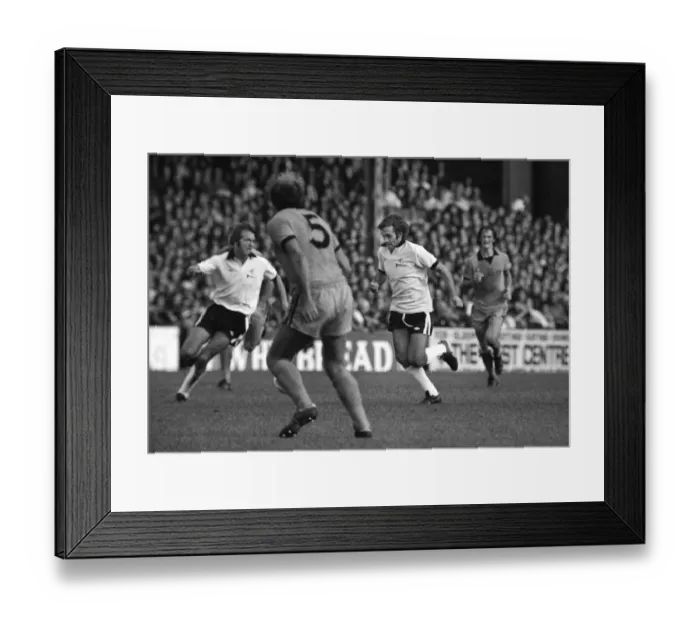 Framed Print : George Best and Les Barrett - Fulham Framed Print : George Best and Les Barrett - Fulham