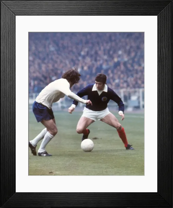 Framed Print : Scotlands Willie Morgan - 1973 British Home Championship Framed Print : Scotlands Willie Morgan - 1973 British Home Championship