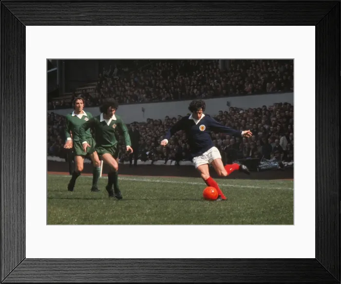 Framed Print : Scotlands Willie Morgan - 1974 British Home Championship