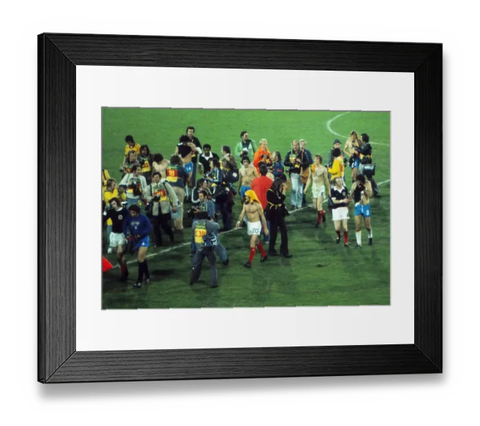 Framed Print : Scotland players after their draw with Brazil at the 1974 World Cup Framed Print : Scotland players after their draw with Brazil at the 1974 World Cup