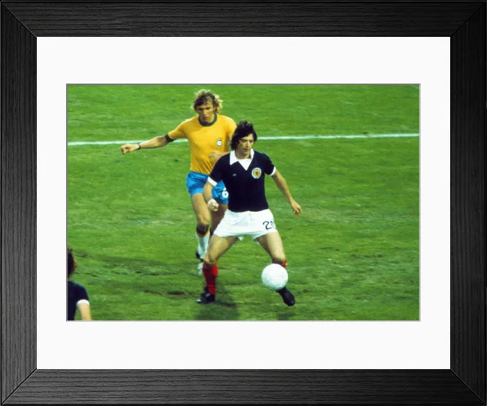 Framed Print : Scotlands Willie Morgan - 1974 World Cup Framed Print : Scotlands Willie Morgan - 1974 World Cup