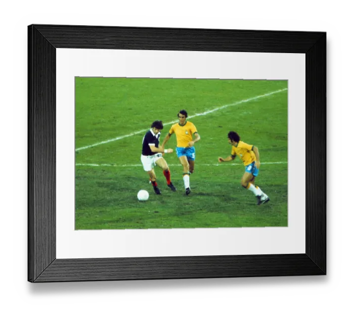 Framed Print : Scotlands Willie Morgan - 1974 World Cup Framed Print : Scotlands Willie Morgan - 1974 World Cup