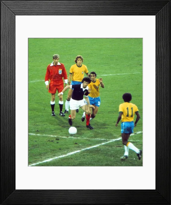 Framed Print : Scotlands Willie Morgan - 1974 World Cup Framed Print : Scotlands Willie Morgan - 1974 World Cup