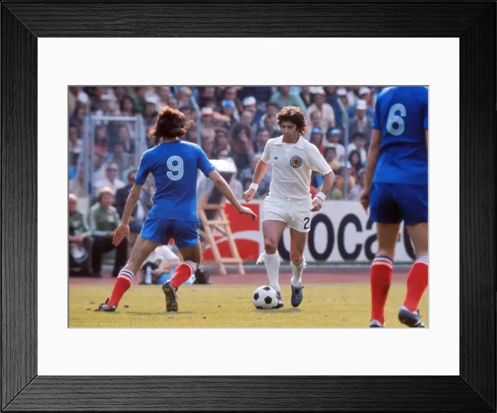 Framed Print : Scotlands Willie Morgan - 1974 World Cup Framed Print : Scotlands Willie Morgan - 1974 World Cup