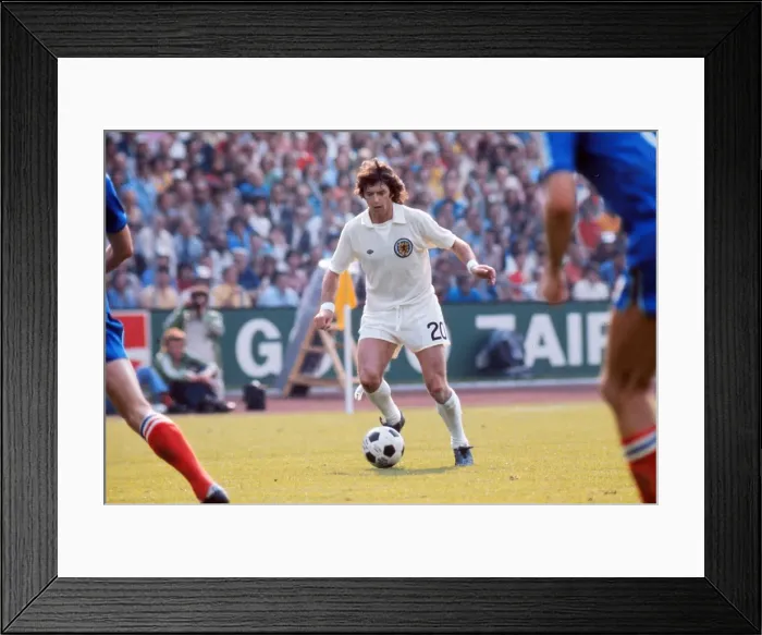 Framed Print : Scotlands Willie Morgan - 1974 World Cup Framed Print : Scotlands Willie Morgan - 1974 World Cup