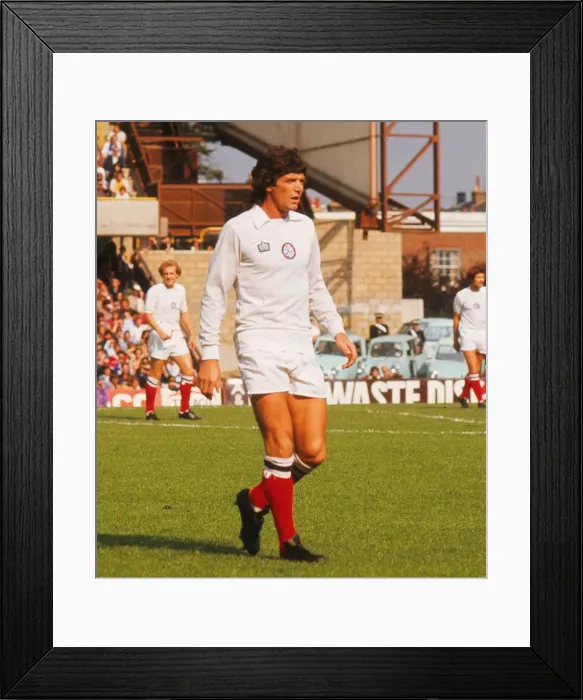 Framed Print : Willie Morgan - Bolton Wanderers Framed Print : Willie Morgan - Bolton Wanderers