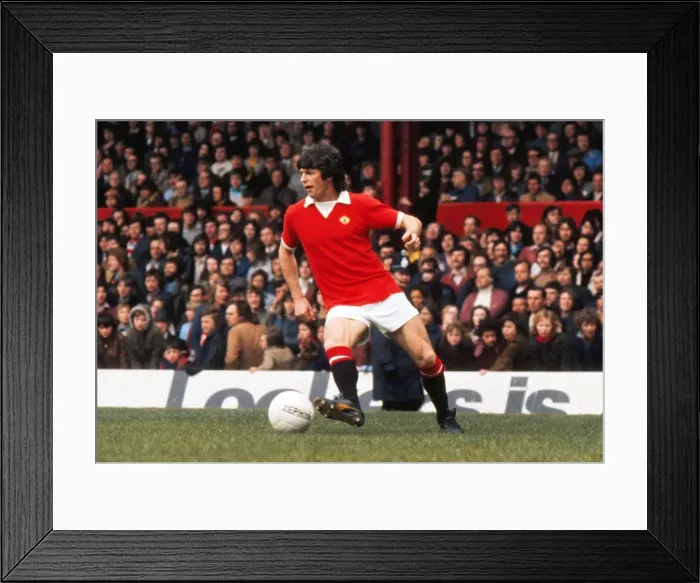 Framed Print : Willie Morgan - Manchester United Framed Print : Willie Morgan - Manchester United