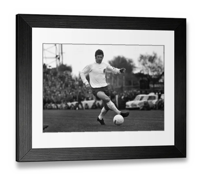 Framed Print : Scotlands Willie Morgan - 1973 British Home Championship Framed Print : Scotlands Willie Morgan - 1973 British Home Championship