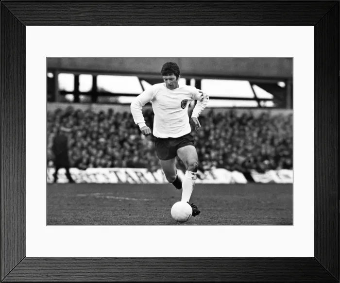 Framed Print : Scotlands Willie Morgan - 1973 British Home Championship