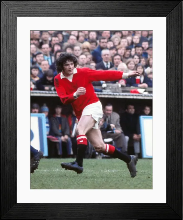 Framed Print : Willie Morgan - Manchester United Framed Print : Willie Morgan - Manchester United