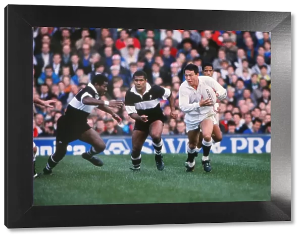 Englands Rory Underwood takes on Fiji in 1989