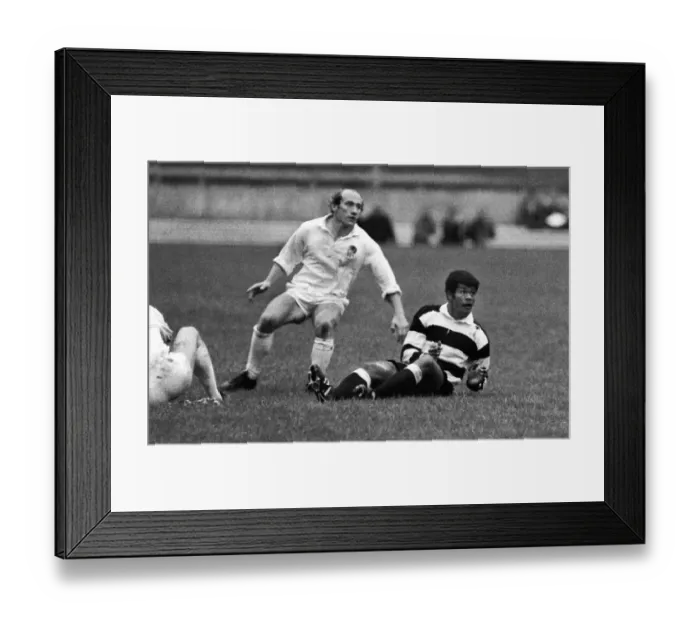 Framed Print : Englands Les Cusworth and Fijis Sevaro Koroduadua Framed Print : Englands Les Cusworth and Fijis Sevaro Koroduadua
