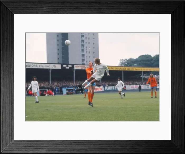 Framed Print : Manchester Uniteds Denis Law - 1971 Watney Cup Framed Print : Manchester Uniteds Denis Law - 1971 Watney Cup