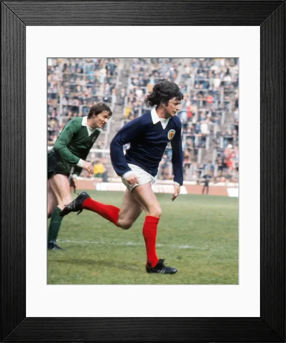 Framed Print : Scotlands Willie Morgan - 1974 British Home Championship